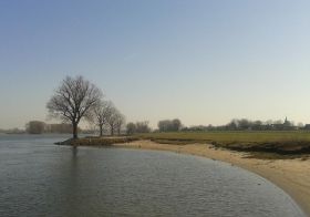 Wandelen aan de Maas